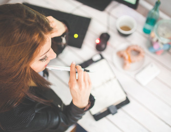 Thumb_kaboompics.com_young_woman_thinking_with_pen_while_working_-_studying_at_her_desk__1_